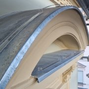 Taubensschutz an historischen Fassaden