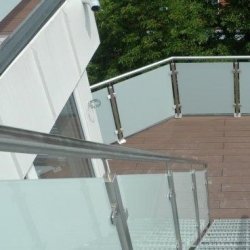 Terrassengestaltung Geländer Edelstahl